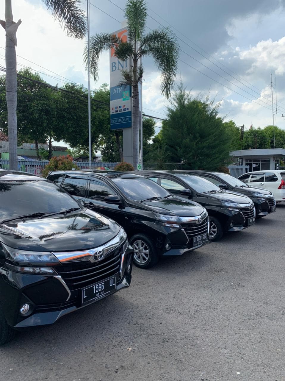 Penyewaan Mobil & Driver